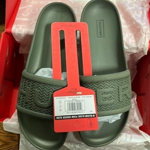 Never worn, Brand New Hunter Slides In original box